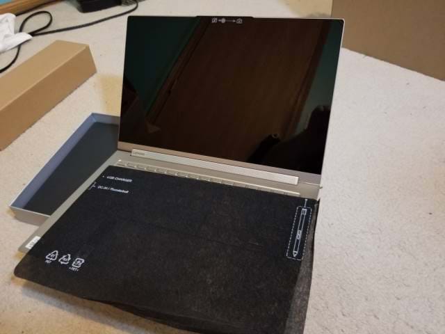 Lenovo Yoga C940 2-in-1 Laptop Unboxing - Image 8