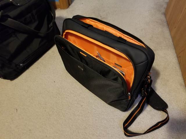 Solo Urban Messenger Bag